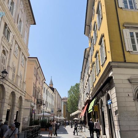 Cavana 3 Tirabora Short Rent Apartment Trieste Bagian luar foto