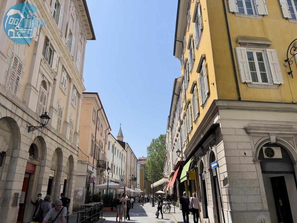 Cavana 3 Tirabora Short Rent Apartment Trieste Bagian luar foto