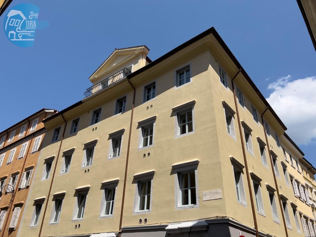 Cavana 3 Tirabora Short Rent Apartment Trieste Bagian luar foto