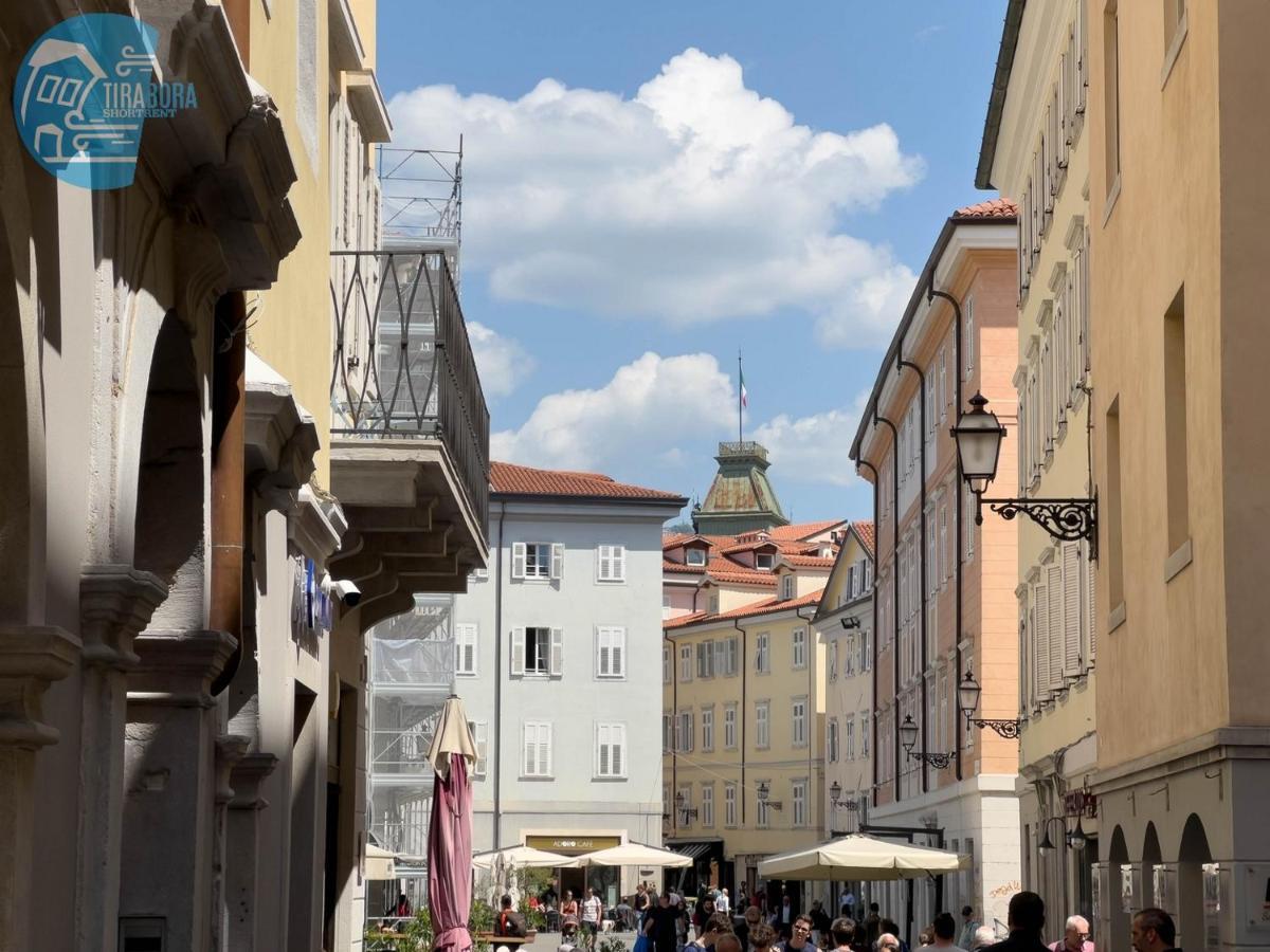 Cavana 3 Tirabora Short Rent Apartment Trieste Bagian luar foto